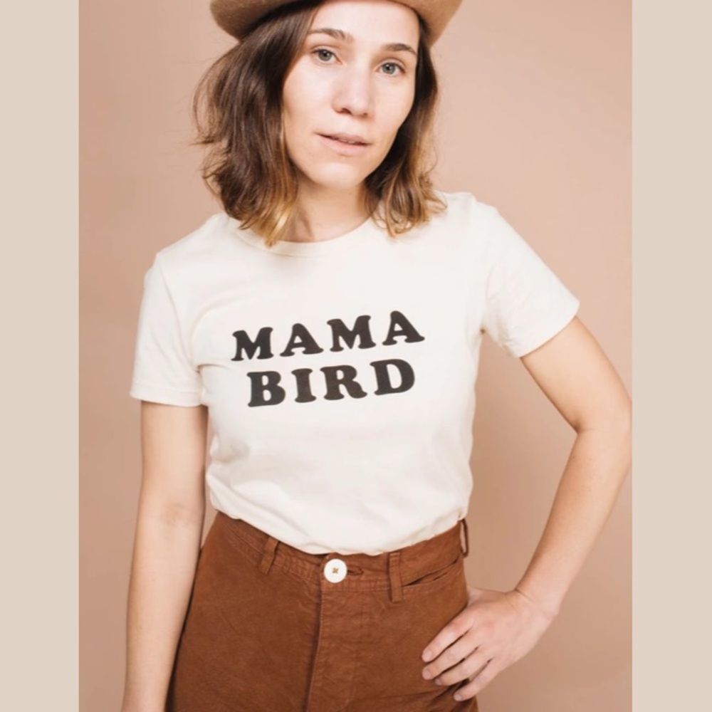 The Bee and the Fox Mama Bird tee L